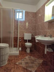 Koupelna v ubytování Apartment Mara + 37 fotografií