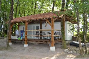 Gallery image of mobil home du houx in Châtignac