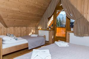 Säng eller sängar i ett rum på Chaty Zakopane
