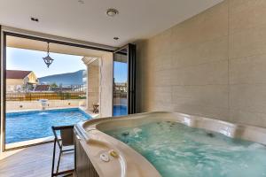 Bassein majutusasutuses Boutique Hotel Tate By Aycon või selle lähedal