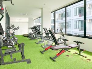 Fitnesscentret og/eller fitnessfaciliteterne på ReLife Windy Naiharn by Beringela + 8 billeder