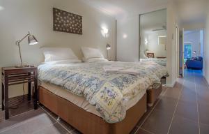 
A bed or beds in a room at Villa 28 Cape Villas
