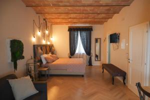 Łóżko lub łóżka w pokoju w obiekcie B&B La Taccola