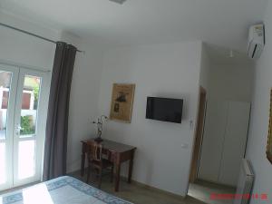 Televízia a/alebo spoločenská miestnosť v ubytovaní un passo dal mare + 27 fotografií