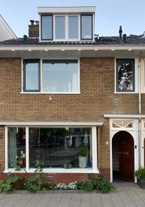 a brown brick house with a large window at B&B Huize 't Goylaan in Utrecht