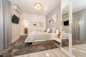 Postel nebo postele na pokoji v ubytování Apartments Ozrenka