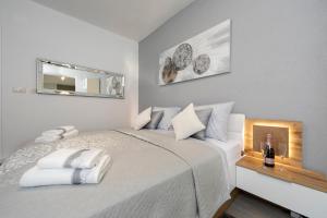 Postel nebo postele na pokoji v ubytování Apartments Ozrenka