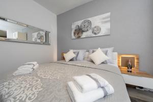 Postel nebo postele na pokoji v ubytování Apartments Ozrenka