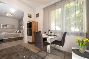 Postel nebo postele na pokoji v ubytování Apartments Ozrenka