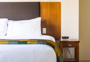 Postel nebo postele na pokoji v ubytování Ocean Breeze Hotel