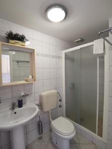 Koupelna v ubytování Apartments Marija