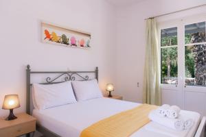 מיטה או מיטות בחדר ב-Morpheas Pension Rooms & Apartments
