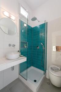 Koupelna v ubytování Morpheas Pension Rooms & Apartments
