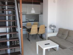 Kuchyňa alebo kuchynka v ubytovaní Apartman Zaglav + 25 fotografií