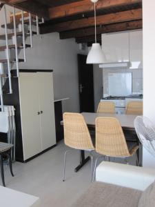 Kuchyňa alebo kuchynka v ubytovaní Apartman Zaglav