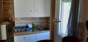 Kuchyň nebo kuchyňský kout v ubytování Apartment "Mislav"