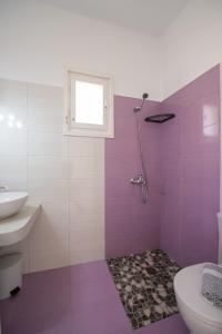 Ванная комната в Morpheas Pension Rooms & Apartments
