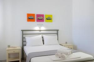 Кровать или кровати в номере Morpheas Pension Rooms & Apartments