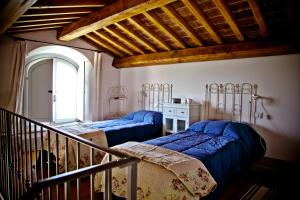 Postel nebo postele na pokoji v ubytování Agriturismo Specchio Del Lago