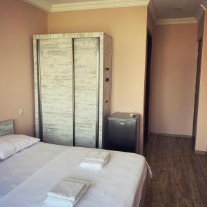 Voodi või voodid majutusasutuse Hotel Crown toas