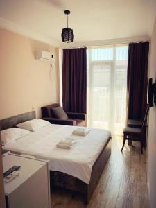 Voodi või voodid majutusasutuse Hotel Crown toas