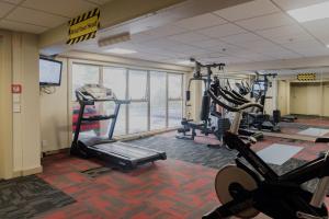 Fitness centrum a/nebo fitness zařízení v ubytování Ocean Breeze Hotel