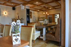 Kuchyň nebo kuchyňský kout v ubytování Hotel Villa Schwanebeck