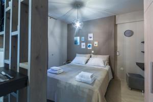 Posteľ alebo postele v izbe v ubytovaní Nora's Home Kalamata
