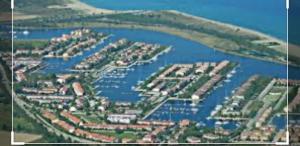 an aerial view of a city with a harbor at Stanza vacanza lo stadio in Sibari