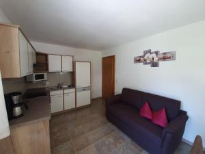 Kuchyňa alebo kuchynka v ubytovaní Haus Bergheimat