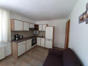 Kuchyňa alebo kuchynka v ubytovaní Haus Bergheimat