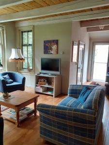 Μια τηλεόραση ή/και κέντρο ψυχαγωγίας στο Bed&Breakfast Oudeschans