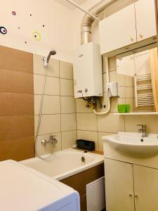 Koupelna v ubytování Kálvária Apartman Szeged + 17 fotografií