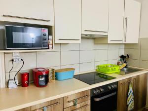 Kuchyň nebo kuchyňský kout v ubytování Kálvária Apartman Szeged
