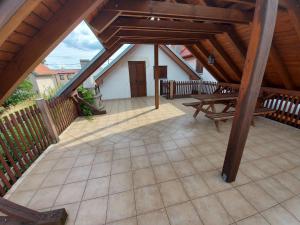 an overhead view of a patio with a wooden roof at Sklípek u kapličky in Velké Bílovice +6 photos