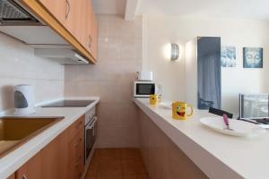 Kuchyň nebo kuchyňský kout v ubytování Playa Honda Lovely Home Las Americas -