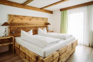 מיטה או מיטות בחדר ב-Der Bären in Zell