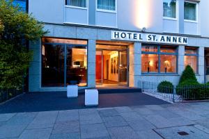 a hotel with two white objects in front of a building at Hotel St. Annen in Hamburg