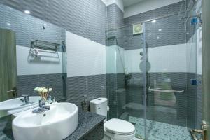 Phòng tắm tại Khách sạn Minh Anh