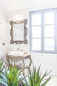 a bathroom with a sink and a mirror at L'échappée in Bourges