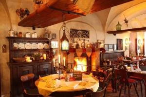 a dining room with a table and a fireplace at Altes Handelshaus Plauen in Plauen