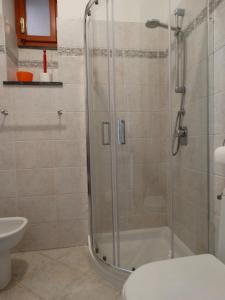 A bathroom at IRMA Manarola