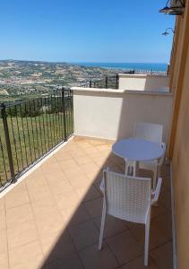 A balcony or terrace at Hotel ristorante Bellavista