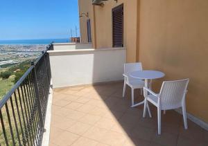 A balcony or terrace at Hotel ristorante Bellavista