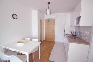 Kuchyň nebo kuchyňský kout v ubytování Sun Apartments
