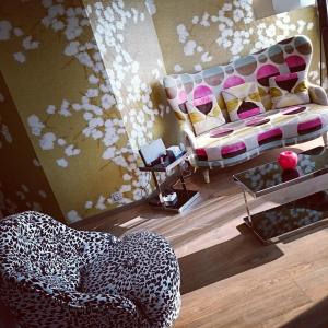 a living room with a couch and a chair at Le Clos Du Lac - location de chambres in Veyrier-du-Lac
