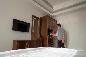 TV a/nebo společenská místnost v ubytování Alhattali Hotel