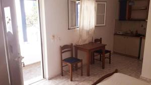 Theofilos Appartements的厨房或小厨房