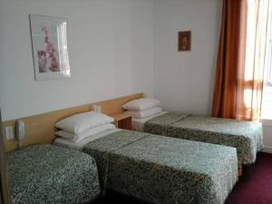 Postel nebo postele na pokoji v ubytování Hotel Calvaire