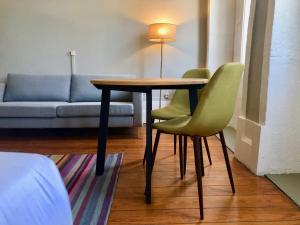a table and chairs in a living room with a couch at Porto Republica Downtown in Porto